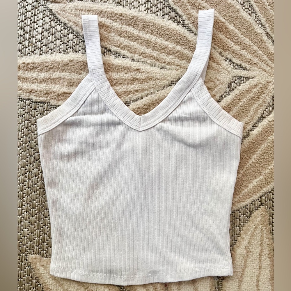 ⭐️5/$25⭐️ White Cropped Tank Top
